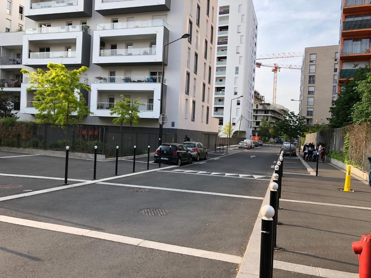 Appartements De 2 Ou 3 Chambres A 40 Minutes De Paris Courcouronnes Exterior photo