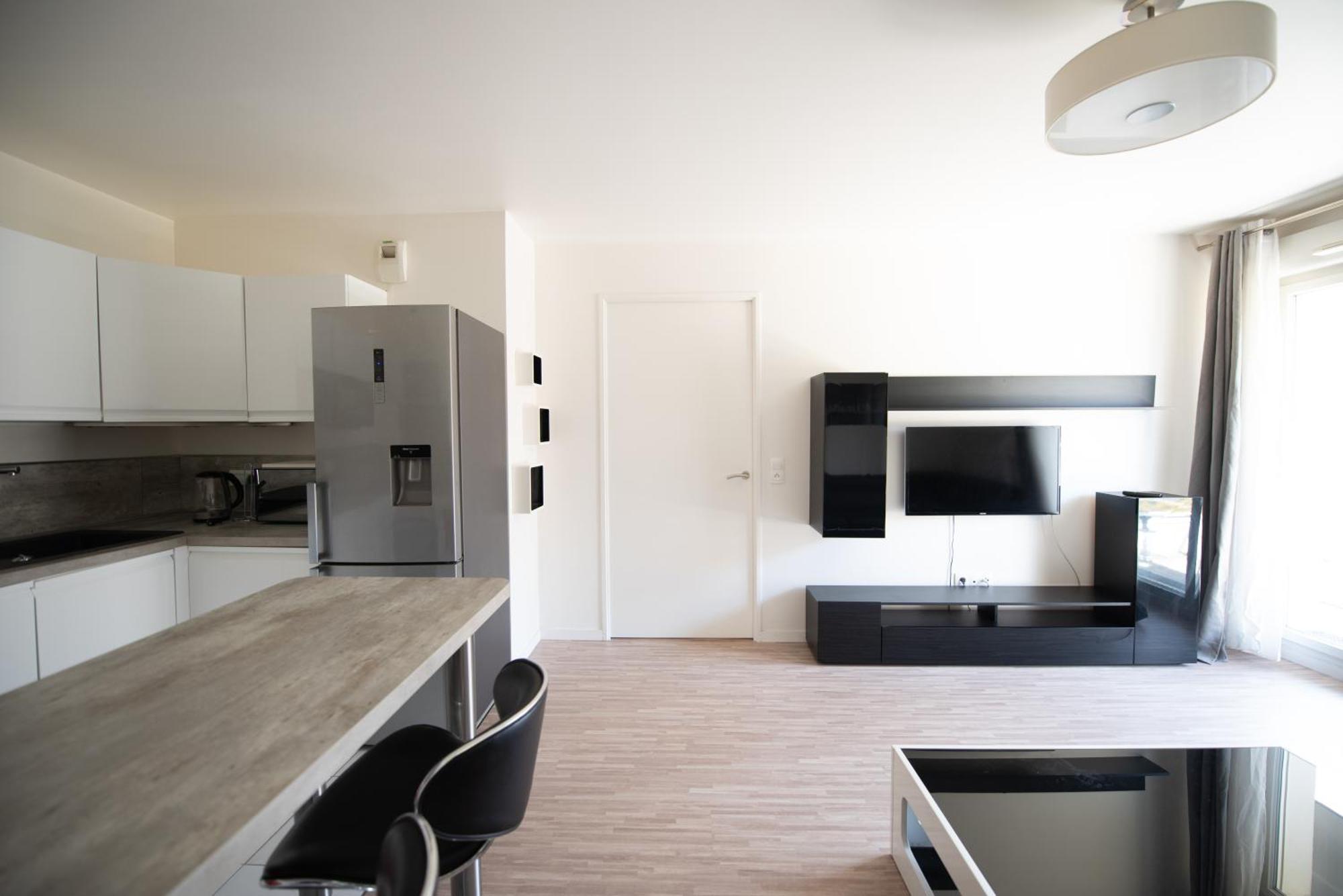 Appartements De 2 Ou 3 Chambres A 40 Minutes De Paris Courcouronnes Room photo